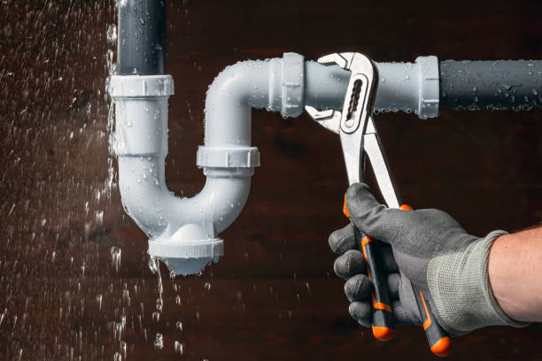 Professional Plumbing technician working in Spencerville, IN
